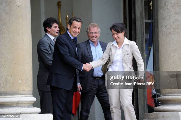 Daniel Cohn-Bendit et Cécile Duflot avec Nicolas Sarkozy sur le péron de l'Elysée le 18 juin 2009 à Paris, France.