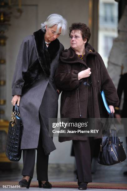 Christine Lagarde et Christine Boutin à la sortie du conseil des ministres à l'Elysée le 28 janvier 2009 à Paris, France.