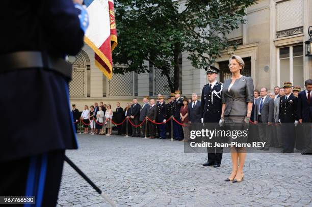 Passation de pouvoir Place Beauvau Michèle Alliot-Marie cède sa place à Brice Hortefeux comme ministre de l'intérieur Paris le 24 juin 2009.