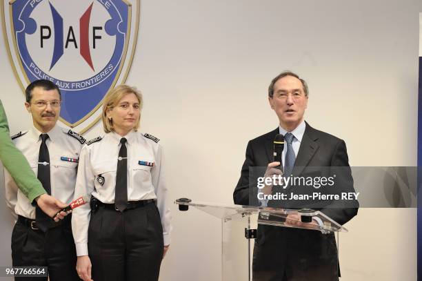 Le ministre de l'Intérieur Claude Guéant à direction central de la Police aux Frontières à Paris le 23 novembre 2011, France.