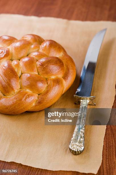 challah - bread knife stockfoto's en -beelden