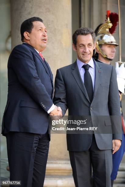 Nicolas Sarkozy reçoit Hugo Chavez à l'Elysée le 26 septembre 2008 à Paris, France.