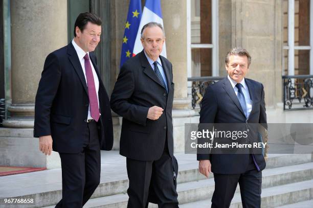 Christian Estrosi et Frédéric Mitterrand à la fin du conseil des ministres le 24 juin 2009 à Paris, France.
