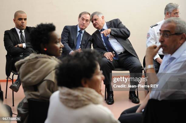 Claude Guéant et Christian Lambert dans une association du quartier Emile Zola à St Ouen le 31 octobre 2011, France.