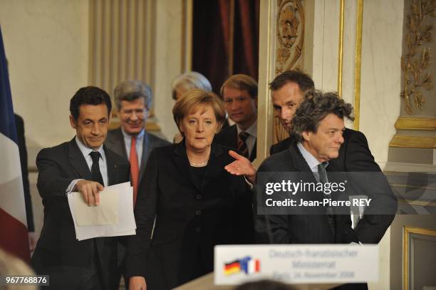 Nicolas Sarkozy à réunit un conseil des ministres franco-allemand avec Angela Merkel le 24 novembre 2008 à Paris, France.