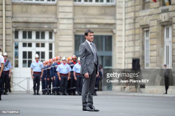 Le ministre de l'Intérieur Manuel Valls à la préfecture à Paris le 26 juin 2012, France.