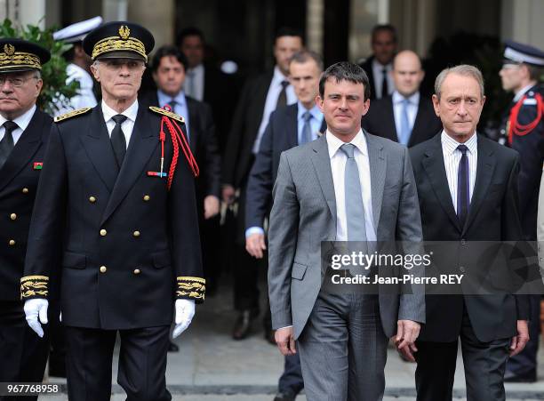 Le ministre de l'Intérieur Manuel Valls a procédé à l'installation de M. Bernard Boucault, préfet à la préfecture à Paris le 26 juin 2012, France.