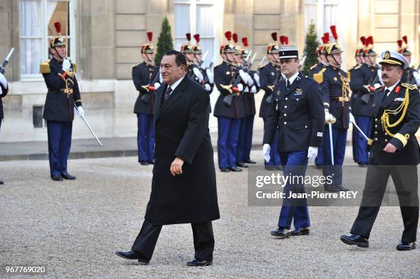 Mohammed Hosni Moubarak est reçu au Palais de l?Élysée par Nicolas Sarkozy le 22 janvier 2007 à Paris, France.