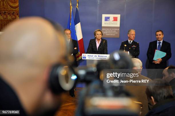 Michèle Alliot-Marie annonce les dispositifs de sécurisation mis en place pendant la période des fêtes le 17 décembre 2008 à Paris, France.