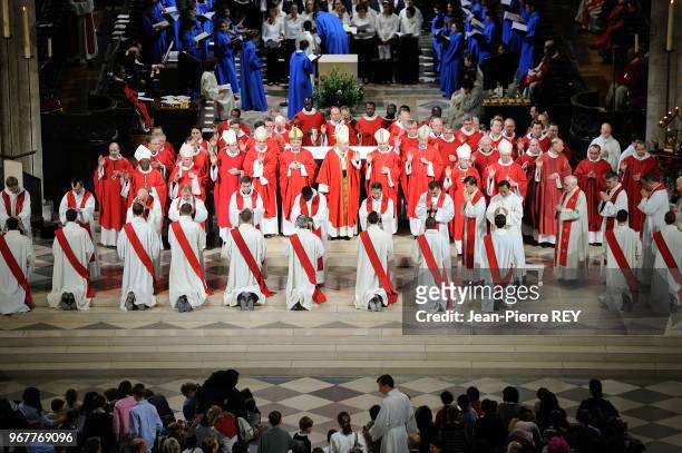 Le Cardinal André Vingt-Trois archevèque de Paris a ordonné 12 nouveaux prêtres à la cathédrale Notre Dame à Paris le 30 juin 2012, France.