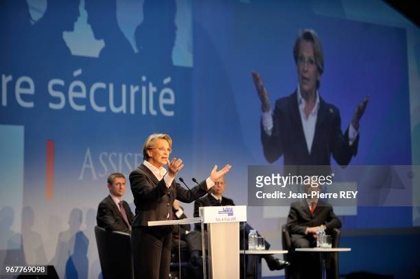 Conférence de presse de Michèle Alliot-Marie le 15 juin 2009 à Paris, France.