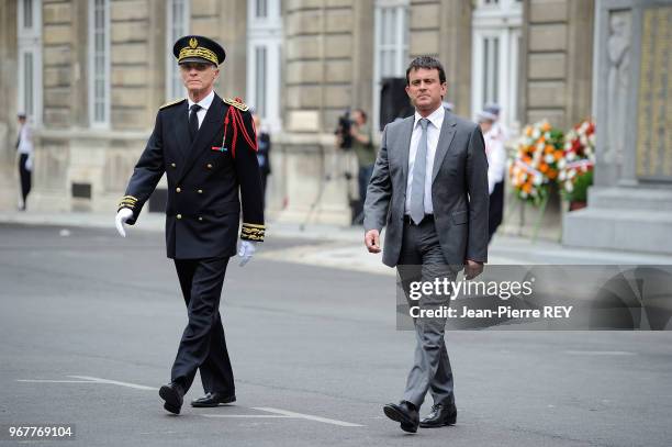 Le ministre de l'Intérieur Manuel Valls a procédé à l'installation de M. Bernard Boucault, préfet à la préfecture à Paris le 26 juin 2012, France.