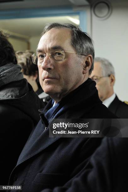 Le ministre de l'Intérieur Claude Guéant au commissariat du centre d'affaire le 14 décembre 2011, France.