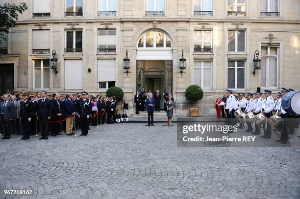 Passation de pouvoir Place Beauvau Michèle Alliot-Marie cède sa place à Brice Hortefeux comme ministre de l'intérieur le 24 juin 2009 à Paris, France.