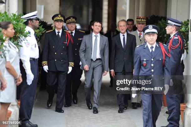 Le ministre de l'Intérieur Manuel Valls a procédé à l'installation de M. Bernard Boucault, préfet à la préfecture à Paris le 26 juin 2012, France.