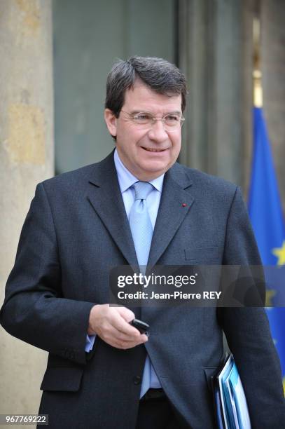 Xavier Darcos à la fin du conseil des ministres le 19 décembre 2008 à Paris, France.