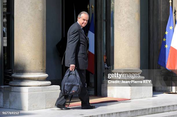 Frédéric Mitterrand sur le perron de l'Elysée le 24 juin 2009 à Paris, France.