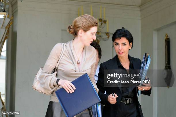 Sortie des ministres à l'Elysée à Paris le 21 mai 2008, France.