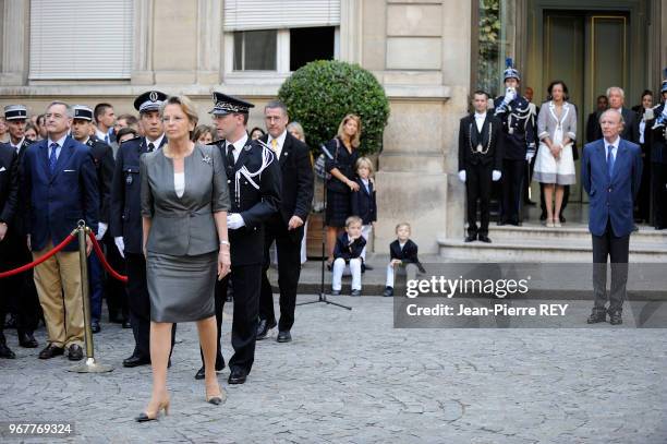 Michèle Alliot-Marie cède sa place à Brice Hortefeux comme ministre de l'intérieur le 24 juin 2009 à Paris, France.
