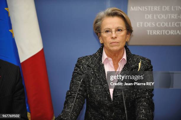 Michèle Alliot-Marie annonce les dispositifs de sécurisation mis en place pendant la période des fêtes le 17 décembre 2008 à Paris, France.