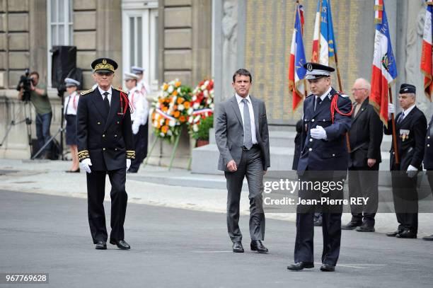 Le ministre de l'Intérieur Manuel Valls a procédé à l'installation de M. Bernard Boucault, préfet à la préfecture à Paris le 26 juin 2012, France.