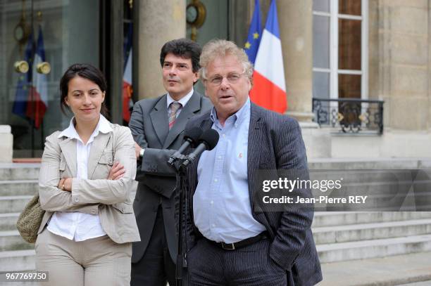 Daniel Cohn-Bendit accompagné de Pascal Durand et de Cécile Duflot dans la cour de l'Elysée le 18 juin 2009 à Paris, France.