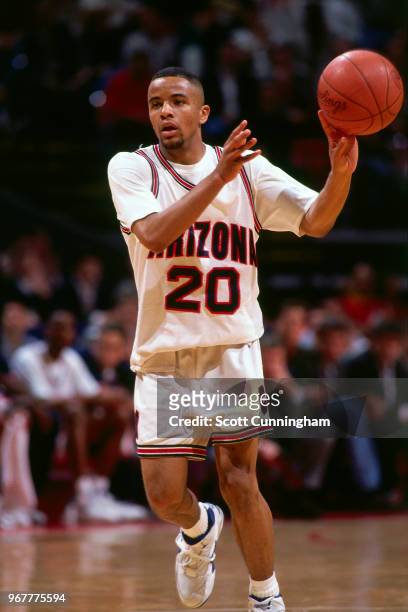 Damon Stoudamire of Arizona passes the ball circa 1993 at the Omni Coliseum in Atlanta, Georgia. NOTE TO USER: User expressly acknowledges and agrees...