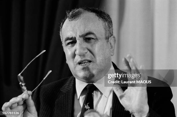 Roger Holeindre lors d'une conférence de presse le 28 octobre 1986 à Paris, France.