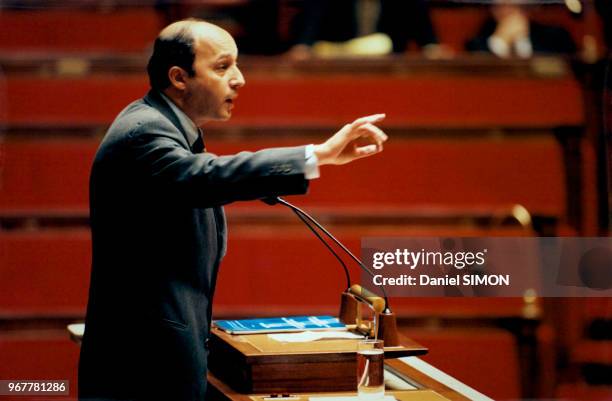 Laurent Fabius durant un débat à la tribune de l'Assemblée nationale le 15 mai 1996 à Paris, France.