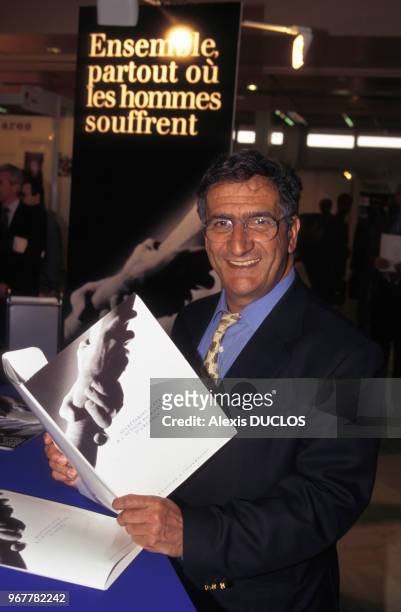 Xavier Emmanuelli, médecin et homme politique, lors d'une salon le 18 avril 1996 à Paris, France.