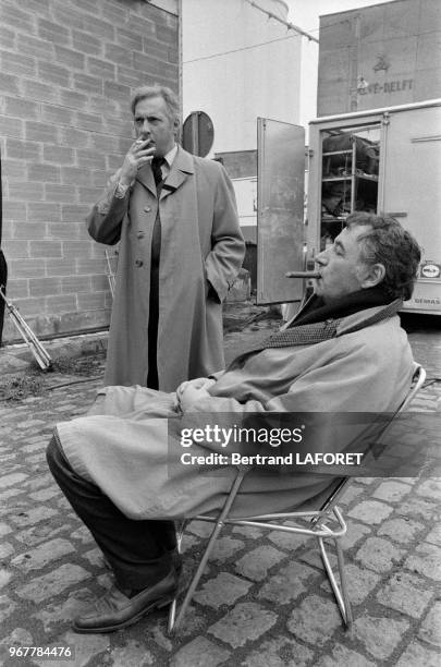 Philippe Noiret et Michel Serrault sur le tournage du film 'Volte Face' réalisé par Robert Enrico à Bordeaux le 20 mars 1980, France.