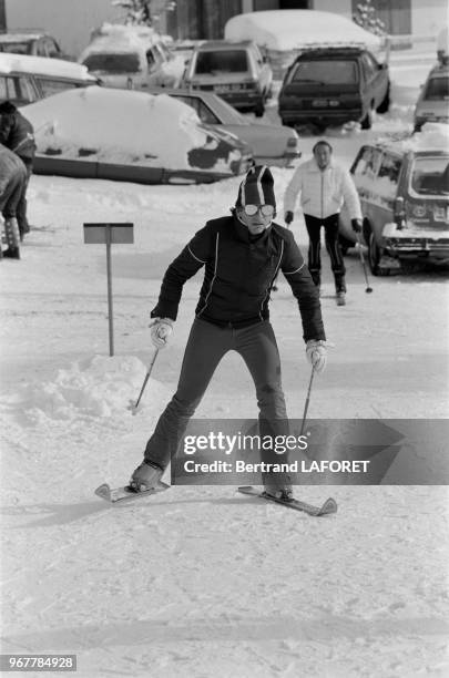 Roman Polanski fait du ski à Gstaad le 27 décembre 1980, Suisse.