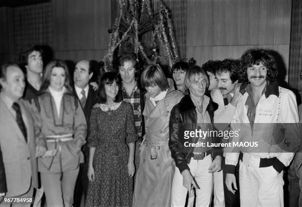 Le Noël des enfants handicapés a réuni plusieurs chanteurs dont Hugues Aufray, Michel Delpech, Chantal Goya, Gérard Blanc ou Dave le 21 décembre 1977...