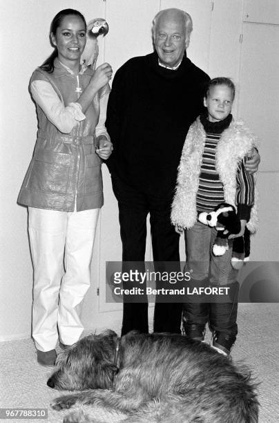 Curd Jürgens avec sa femme Margie et sa fille Myrian en vacances près de Gstaad le 23 décembre 1979, Suisse.