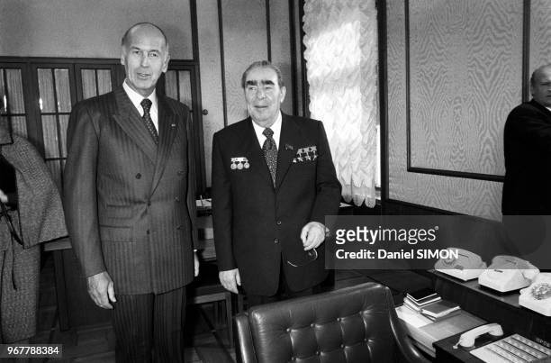 Le président Valéry Giscard d'Estaing avec le numéro 1 soviétique Leonid Brejnev lors de sa visite officielle le 26 avril 1979 à Moscou, Russie.