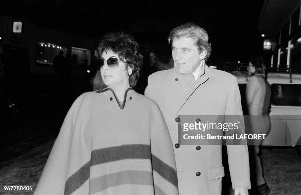Elizabeth Taylor et son mari John Warner à Gstaad le 23 décembre 1979, Suisse.