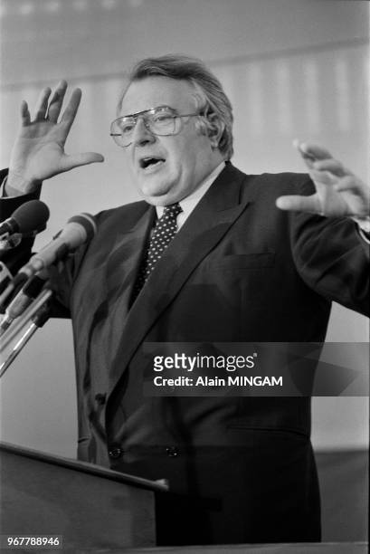 Pierre Mauroy, nouveau premier ministre, prononce un discours à Lille le 24 mai 1981, France.