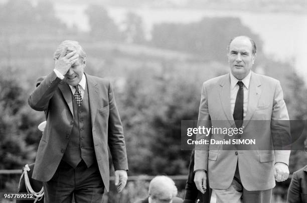 Le président de la République François Mitterrand avec le chancelier Helmut Schmidt lors de sa visite à Bonn le 13 juillet 1981, Allemagne.
