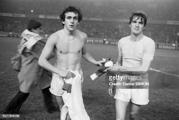 Michel Platini et Marco Tardelli à la fin du match de préparation France-Italie en vue de la coue du monde 82, Paris le 23 février 1982, France.