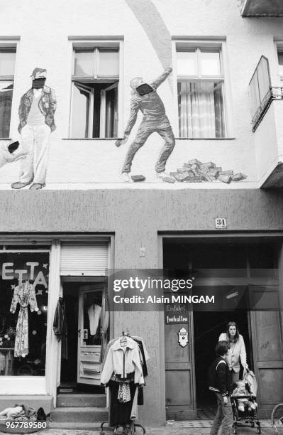 Immeuble squatté près de Anhalterstrasse à Berlin-Ouest le 25 septembre 1981, Allemagne.