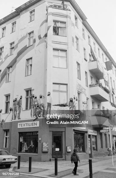 Immeuble squatté près de Anhalterstrasse à Berlin-Ouest le 25 septembre 1981, Allemagne.