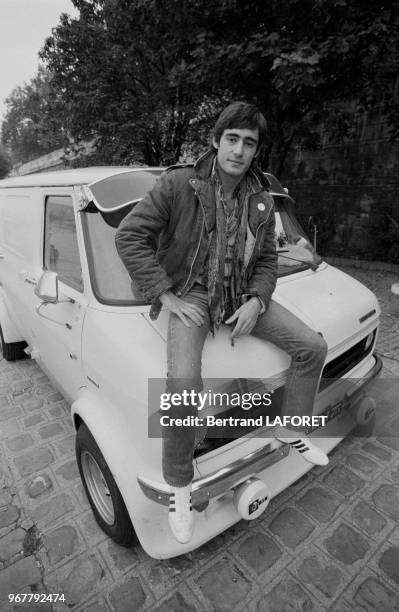 Acteur français Gérard Lanvin et son camion à Paris le 19 octobre 1980, France.