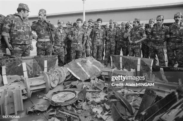 Présentation par l'armée irakienne des restes d'un avion de chasse iranien 'Phantom' détruit près de Chat-El-Arab le 30octobre 1980, Irak.