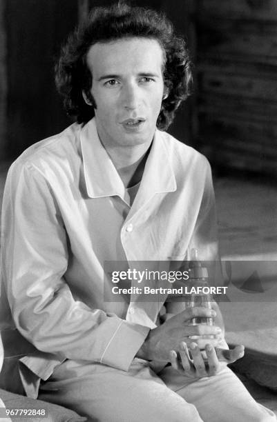 Acteur italien Roberto Benigni lors du tournage du film 'Pipicacadodo' réalisé par Marco Ferreri en Sardaigne le 25 juin 1979, Italie.