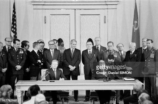 Léonid Brejnev et Jimmy Carter lors de la signature de l'accord Salt II sur la limitation des armes stratégiques au sommet américano-soviétique de...