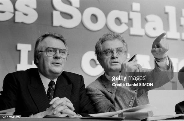 Pierre Mauroy et Lionel Jospin lors du congrès du Parti Socialiste à Valence le 23 octobre 1981, France.