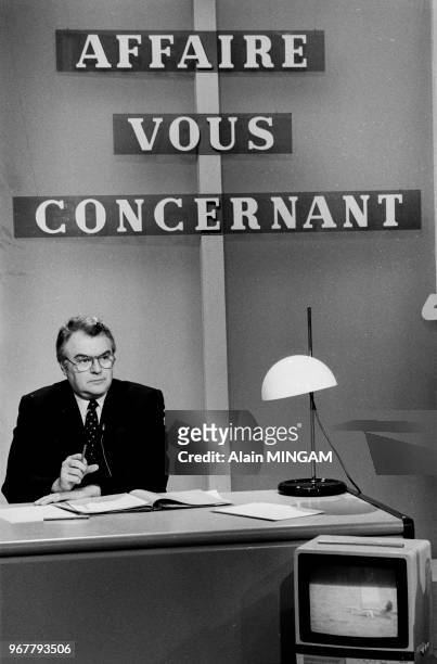 Pierre Mauroy lors d'une émission de télévision sur Antenne 2 à Paris le 18 octobre 1981, France.