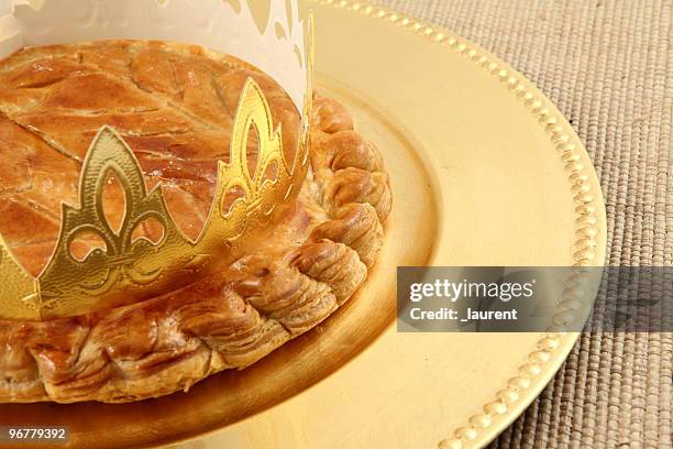 king's cake on a plate on a woven surface - king cake stock pictures, royalty-free photos & images