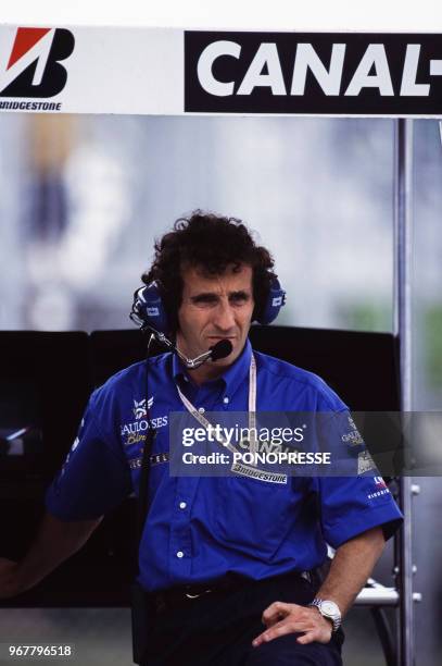 Le champion automobile Alain Prost comment le Grand prix automobile du Canada pour Canal + le 15 juin 1997 à Montréal, Canada.