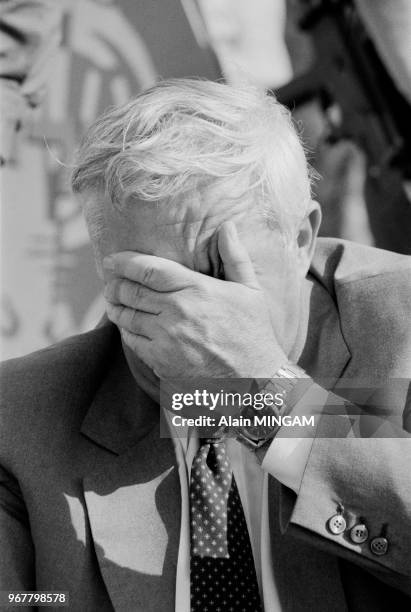 Ariel Sharon, ministre de la Défense israélien, une main sur le visage le 27 avril 1982 à Jérusalem, Israël.